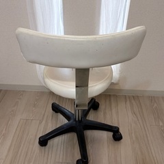 キャスター付きチェアーの画像