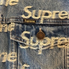 シュプリーム SUPREME  frayed logos denim  trucker jacket XLの画像