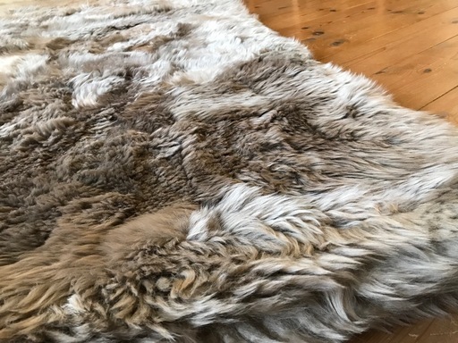 高級ムートンラグ　140x200cm 
