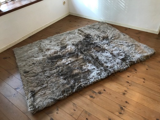 値下！！定価40万円　高級ムートンラグ　グートン　
140x200cm