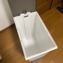 ゴミ箱の画像