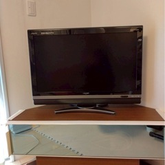 テレビとテレビ台の画像