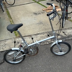 16インチ折りたたみ自転車の画像