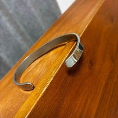 フェザー　バングル　ブレスレット
の画像