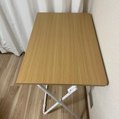 折りたたみ式PCデスク2台セットの画像