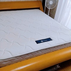 ●GRANZクイーンサイズのベッドフレームの画像