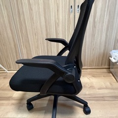  【1,000円(3/24まで)】メッシュ製オフィスチェア（座面高さ調整可・リクライニング機能付き）の画像