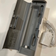 【引き取り限定】オーラルB 電動歯ブラシ用　トラベルケースとスマートプラグの画像