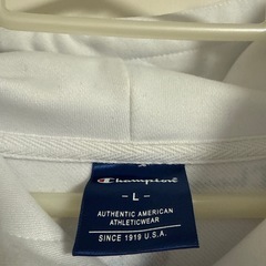 ほぼ新品　チャンピオンパーカー　Lサイズの画像