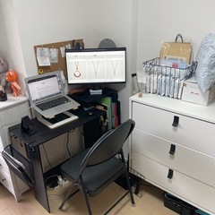作業用デスクの画像