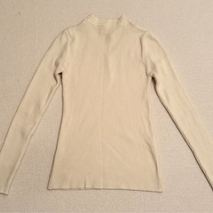 ②アイボリー ニット レディースの画像