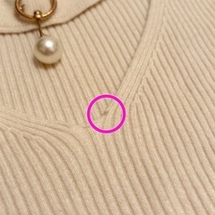 ②アイボリー ニット レディースの画像