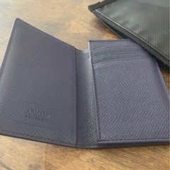 アルマーニのカードケースとミニポーチの画像