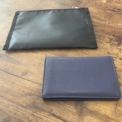 アルマーニのカードケースとミニポーチの画像