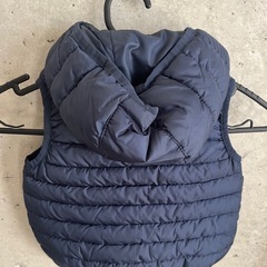 H&M ダウンベスト　ネイビー　90サイズの画像