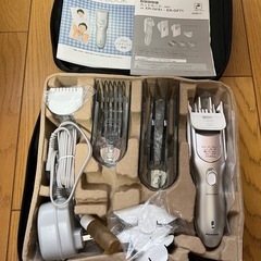 Panasonic ER-GR81 バリカン 充電器付きの画像