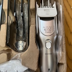 Panasonic ER-GR81 バリカン 充電器付きの画像