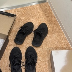 オン、アンダーアーマー、スニーカー、ランニングシューズ、トレーニングシューズの画像