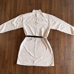 オフホワイト　ハイネック ミニワンピースの画像