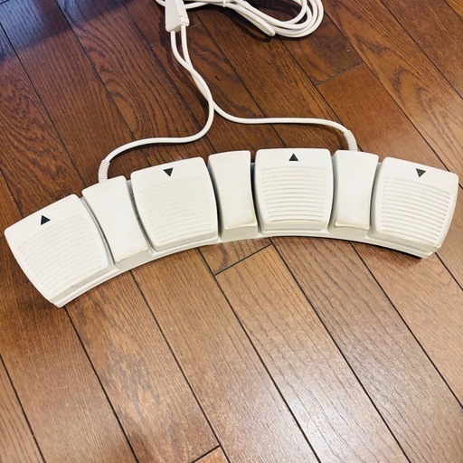 高田ベッド　電動昇降　 マッサージベッド エステベッド　 施術ベッド　リクライニング式