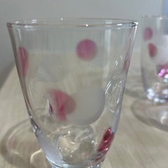 水玉柄のグラスの画像