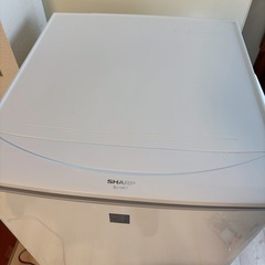 冷蔵庫 シャープ SJ-14E7-KW 2020年製 137L 動作OKの画像