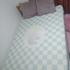 シングル〜セミダブルサイズ 木製ベッド＋マットレス付き（約205×150cm）の画像