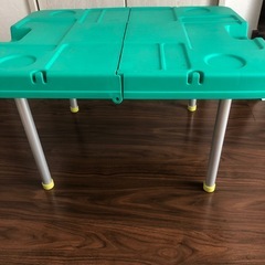 折りたたみテーブルの画像