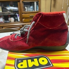 古いレーシングシューズの画像