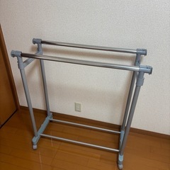 伸縮タイプ衣類ハンガーラックの画像