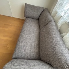 グレーのファブリックソファ 2,3人掛け 引取り限定の画像