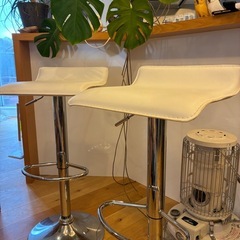 カウンターチェア2脚セット（昇降式・ホワイト）の画像