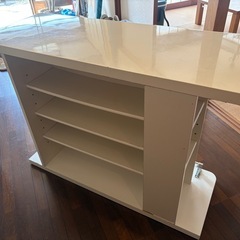 ニトリ　カウンターとイス2個
の画像