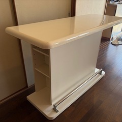 ニトリ　カウンターとイス2個
の画像