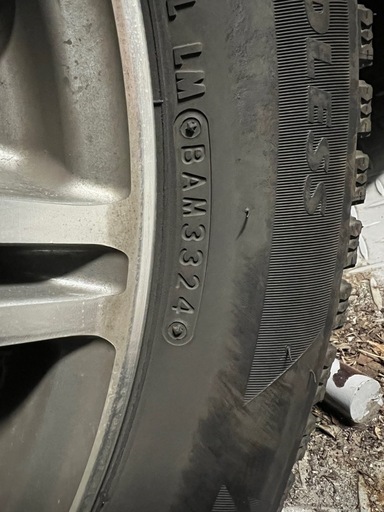 スタッドレスタイヤ 215/55R17 アルミホイール付き 4本セット「3/30までに処分予定」