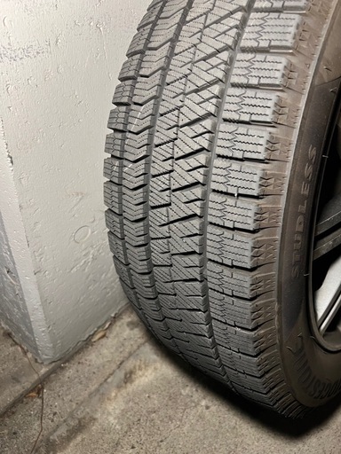 スタッドレスタイヤ 215/55R17 アルミホイール付き 4本セット「3/30までに処分予定」