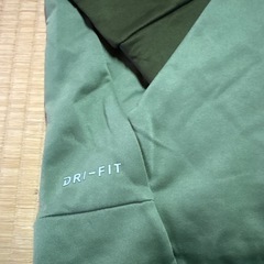 NIKE DRI FIT プルオーバー パーカ ーオリーブグリの画像