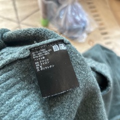 ユニクロ　ダークグリーン ウール混セーター女性Mサイズ　無料の画像