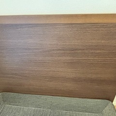 Simmons BOX spring ベッドフレームの画像