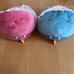 ダイナソーガブガブクッション　2個まとめての画像