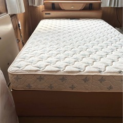 元値20万円以上　最高級フランスベッド　セミダブル　収納/照明付きベッドフレーム＋マットレスの画像