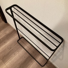 【山崎実業】 バスタオルハンガー タワー ブラック 7466 バスタオルを広げて干せるスリムなバスタオルハンガー
の画像