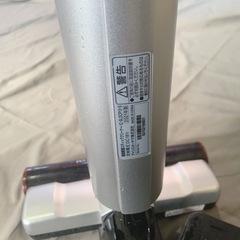 【高年式2021年製】アイリスオーヤマ 極細軽量スティッククリーナー IC-SLDCP12 シルバー（自走式パワーヘッド）の画像