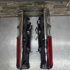 ハイエース純正テールランプメッキカバー付きの画像