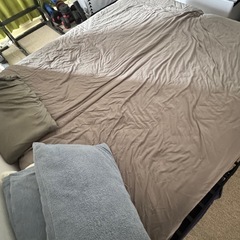 お譲りします　シングルマットレス×2＋ベットフレームの画像