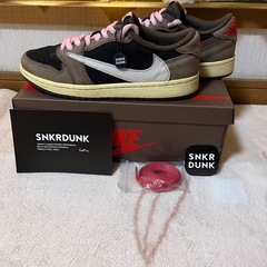 Travis Scott × Nike Air Jordan 1 Low OG SP-T  "Black/Dark Mocha" の画像