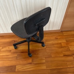 高さ調整可能　デスクワーク用　椅子の画像