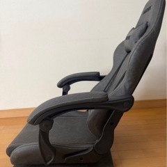 【ほぼ新品】座面の大きなゲーミングチェアの画像