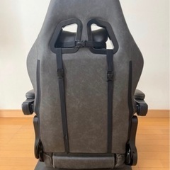 【ほぼ新品】座面の大きなゲーミングチェアの画像
