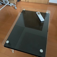 ガラステーブルの画像